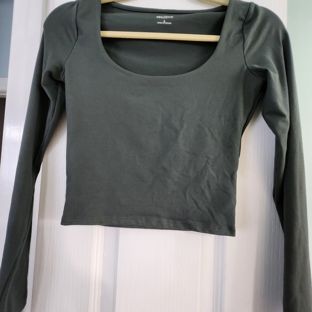 NWOT! Hollister Women's Olive-gray Long Sleeve Scoopneck Top